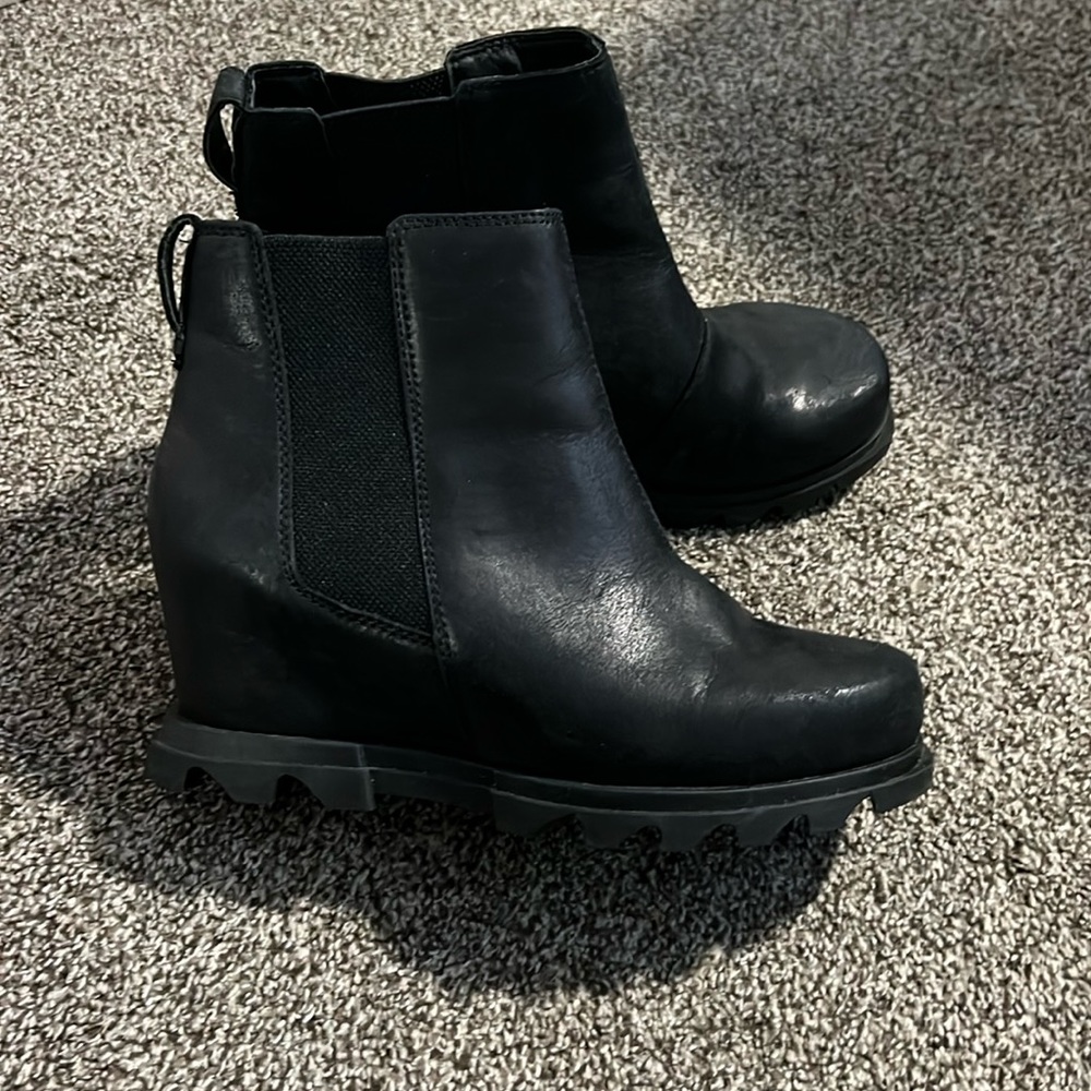 Sorel Joan of Artic Wedge III Lug Sole Chelsea Booties Woman’s Size 9